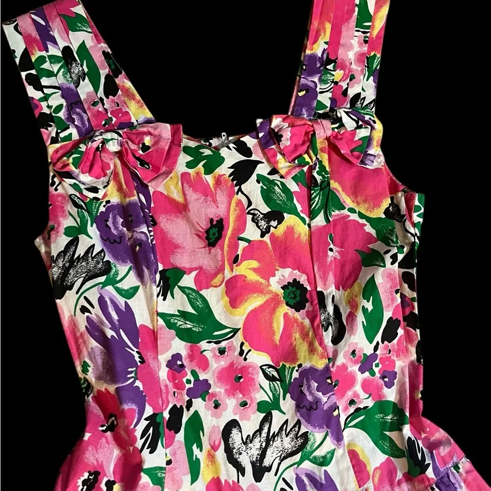 Fun Floral 90โs Dress with flair skirt - - Picture 2 of 13